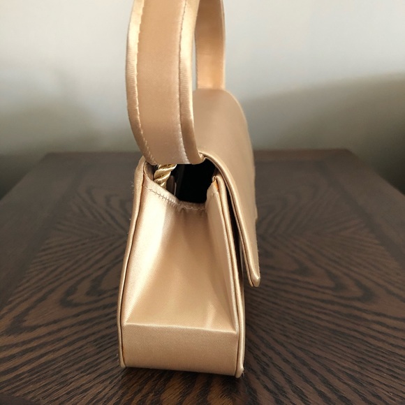 Gold cutie! - Picture 3 of 4